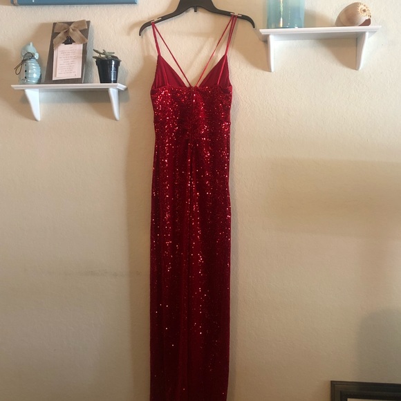 Red ball gown - Picture 2 of 2